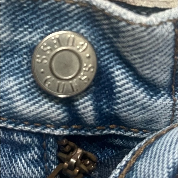 Vintage 1990s Guess Light-wash Jeans size 28 - Picture 3 of 8